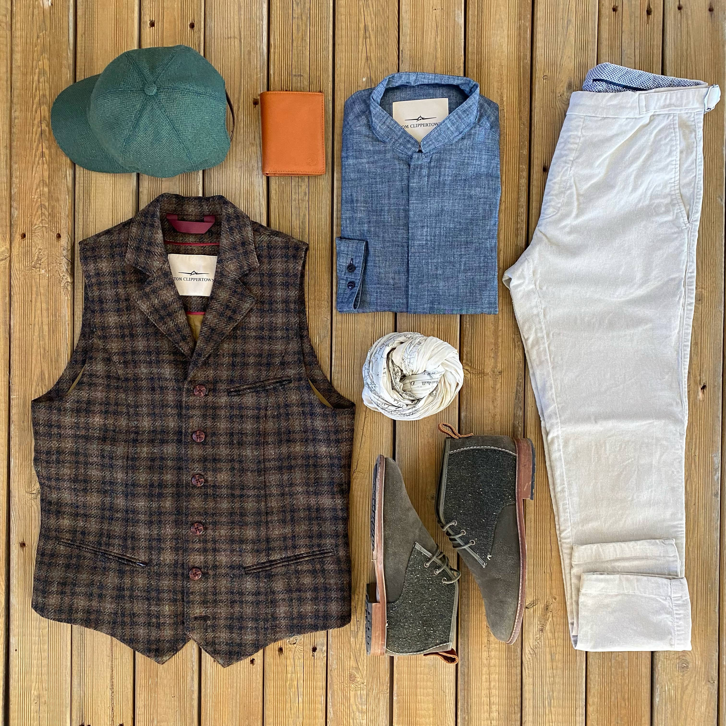 Pantalon beige et gilet tartan marron